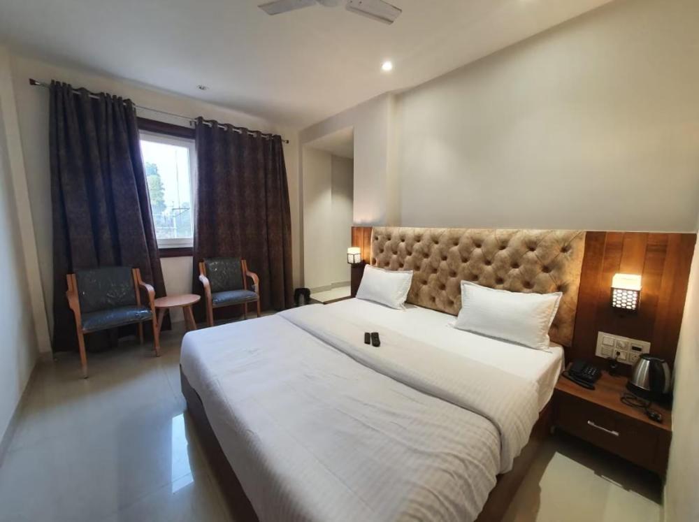 Hotel Scarlet Gwalior Esterno foto